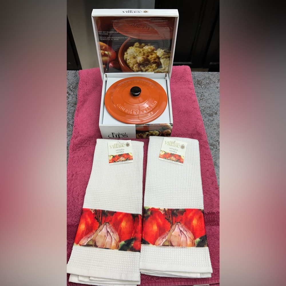 Gourmet Village Hot Dip Baker & 2 Cotton Tea Towels